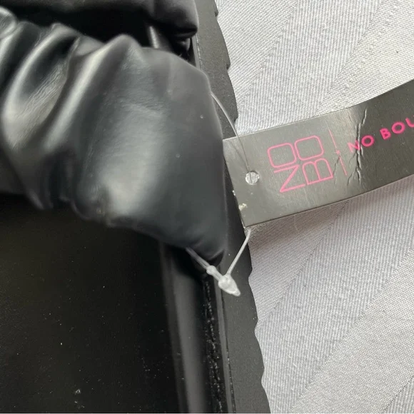 NWTG/ slide sandals/ No Boundaries/ size 7 - Picture 2 of 5